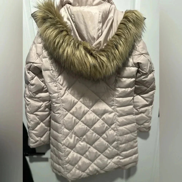 KENNETH COLE WOMEN'S MID-LENGTH CHEVRON QUILTED PUFFER JACKET HOODED COAT - Picture 9 of 10